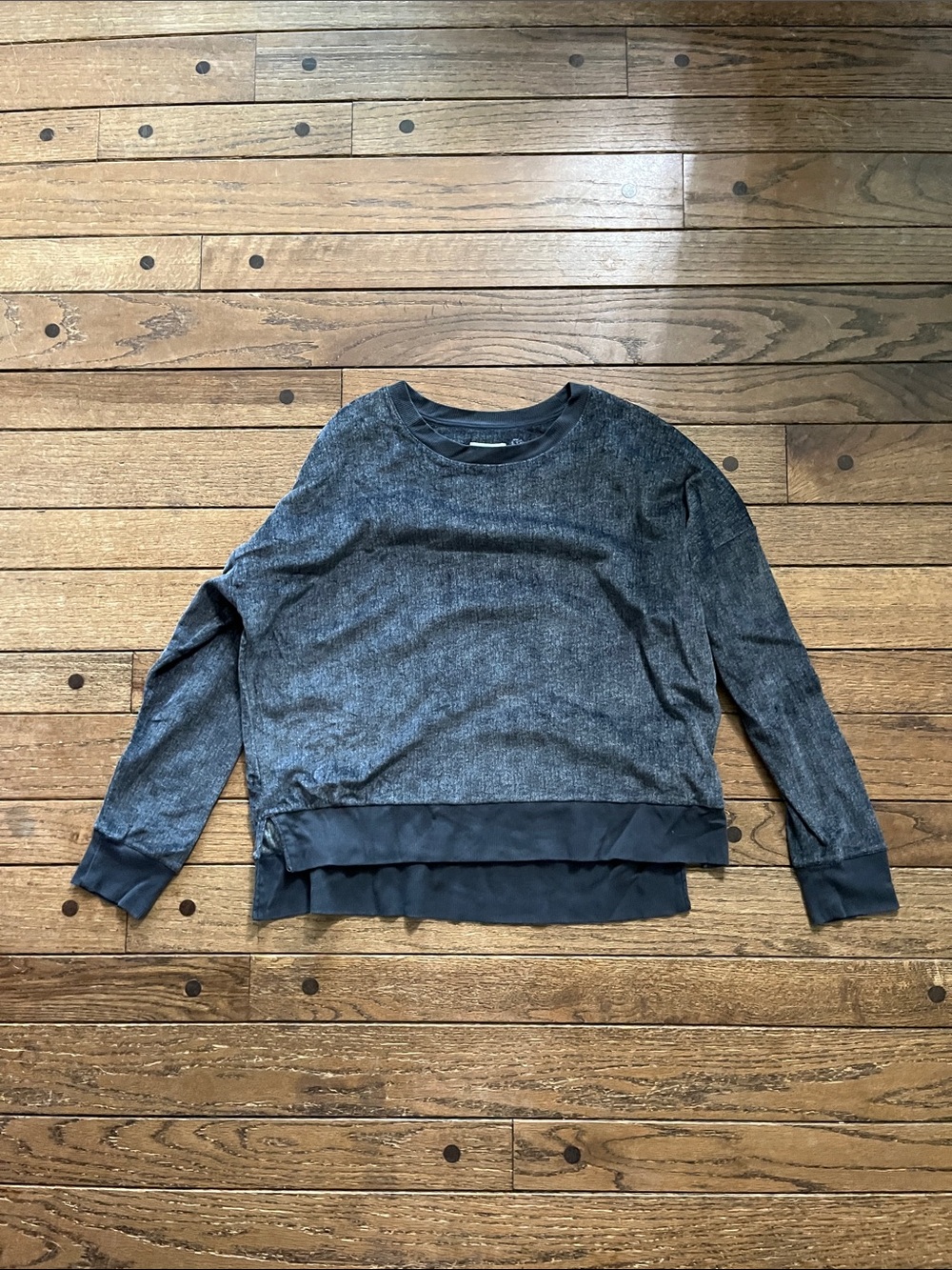 Secret Treasures Women's Charcoal Layered Hem Pullover